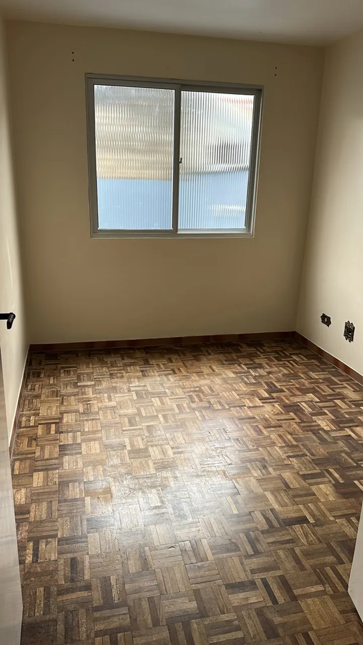 Wood or laminate floors in a 3-bedroom apartment, 90 m² — photo 8