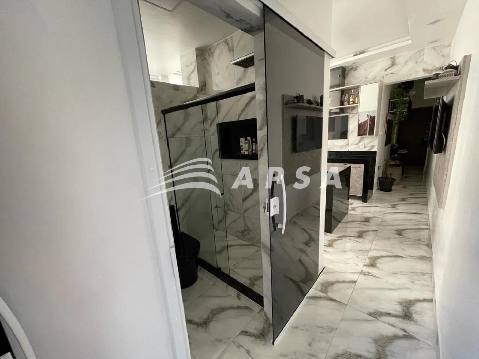 Furnished 1-bedroom apartment with enclosed balcony — photo 8