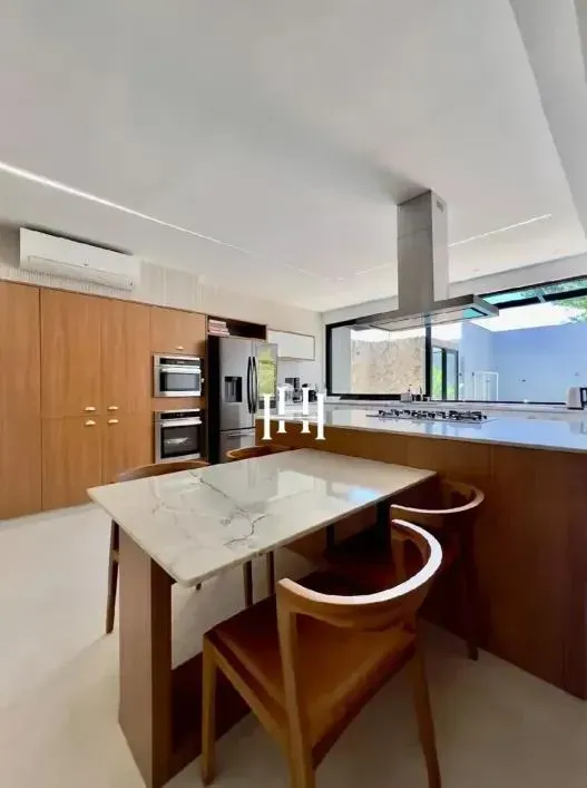 Furnished house, 800 m², with a bathtub — photo 32