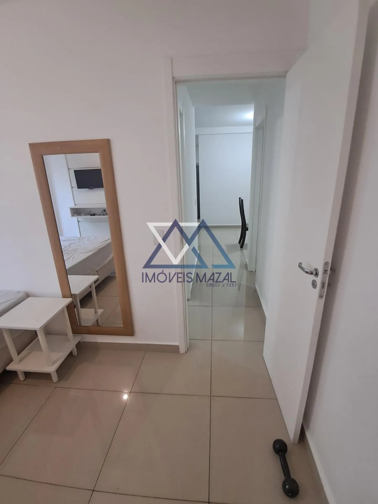 Квартира 70 м² с застеклённым балконом и камином — photo 7