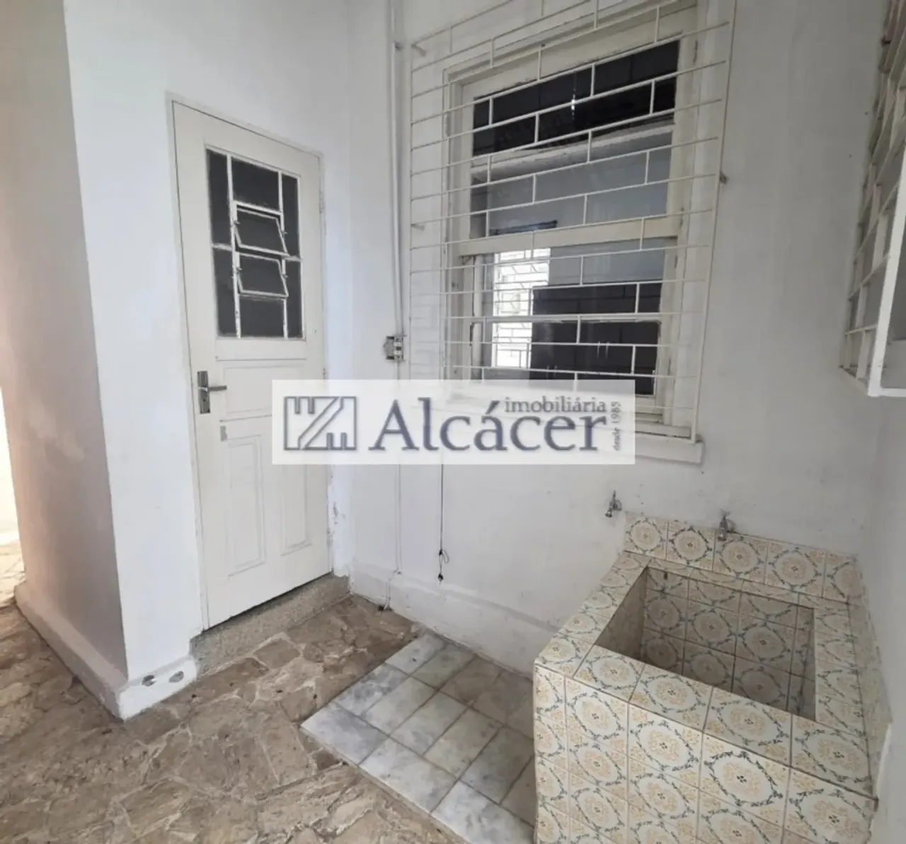 Unfurnished house with 3 bedrooms and private garden — photo 16