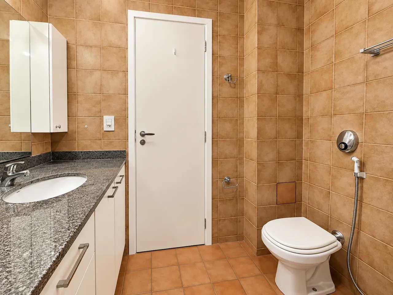 Apartamento de 3 quartos com closet — photo 2
