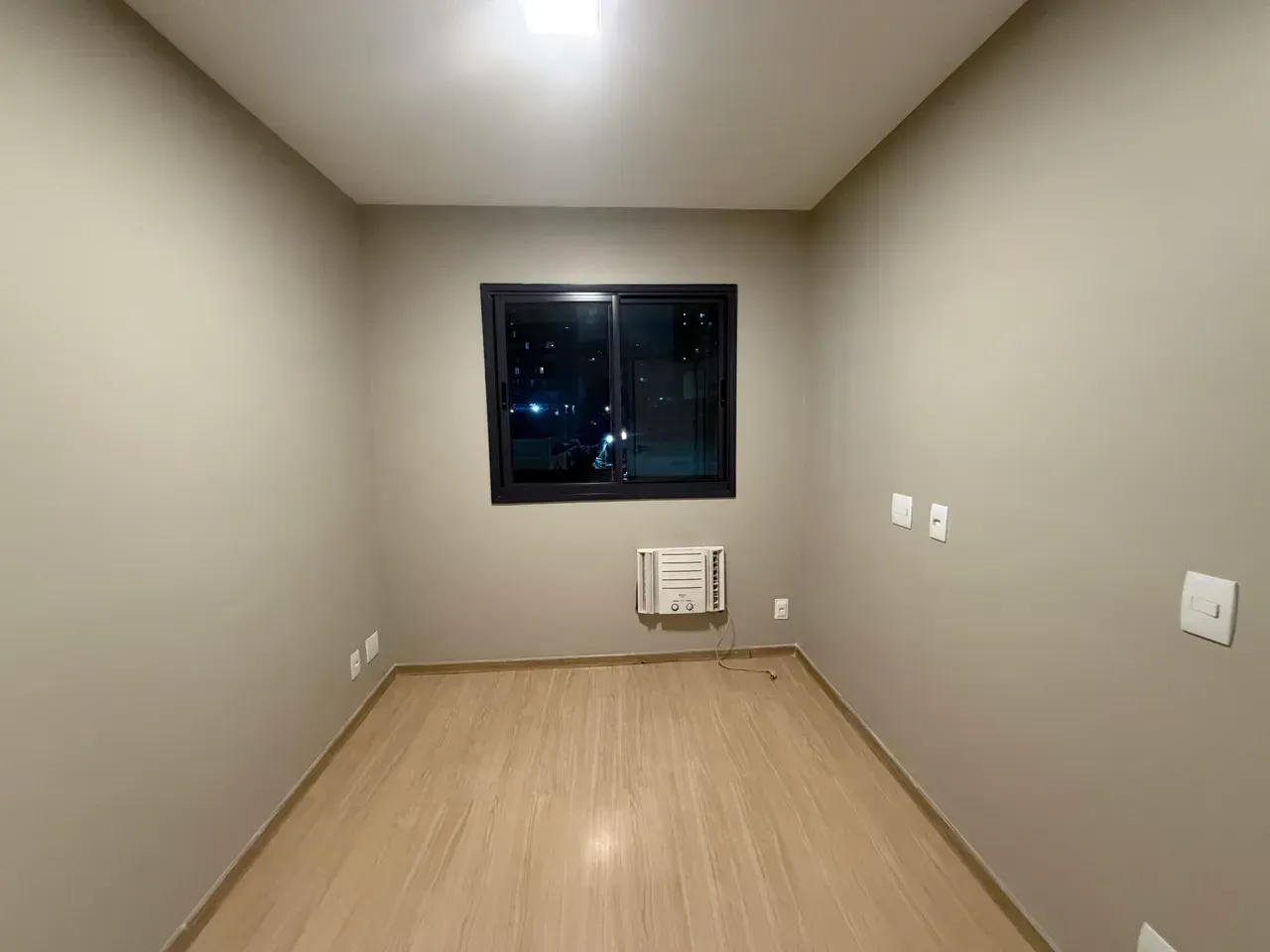2-bedroom apartment in a building with a gym — photo 18
