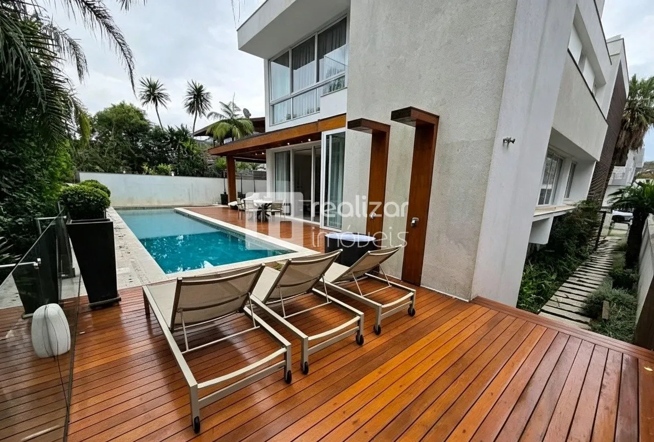 Garden in a 5-bedroom house, 709 m² — photo 5