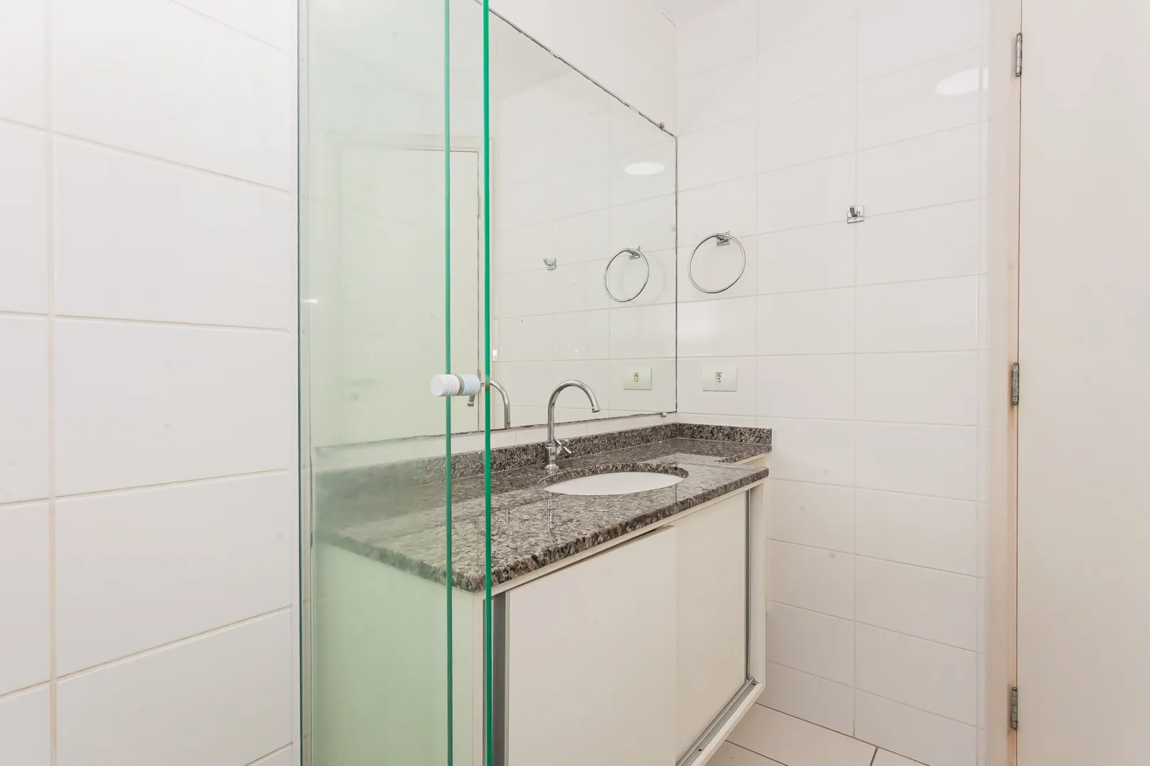 Apartment, 60 m², with wood or laminate floors — photo 45