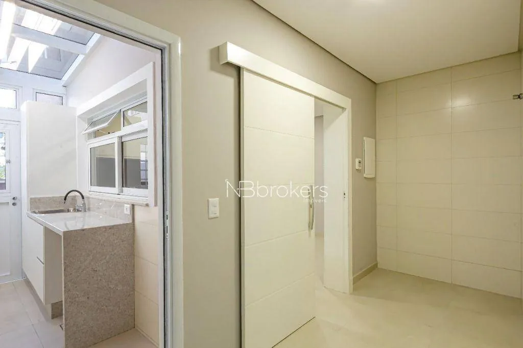 Condo house with 4 bedrooms and 5 bathrooms — photo 28