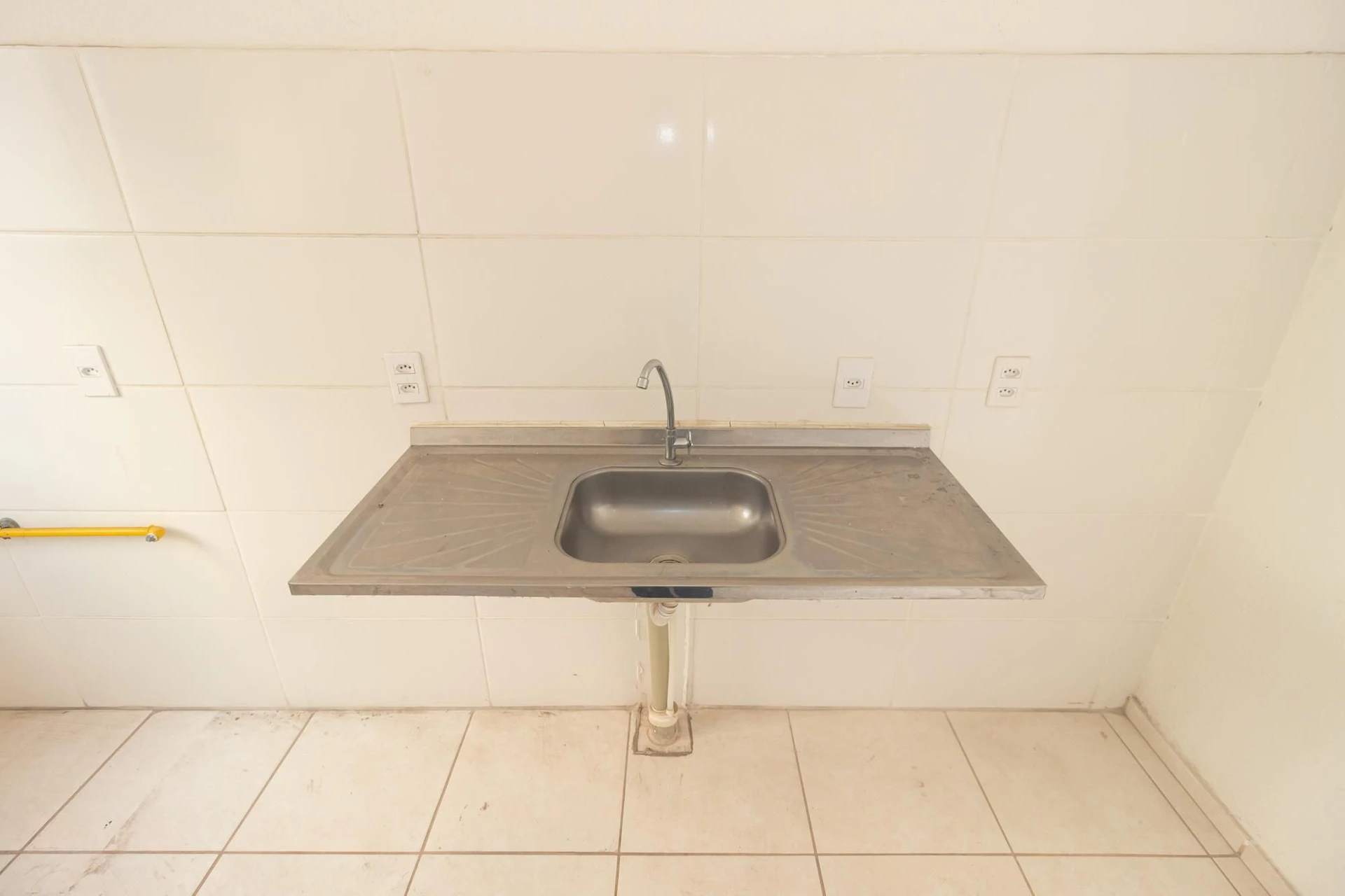 Unfurnished 2-bedroom apartment with 1 bathroom — photo 40