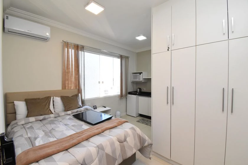Studio with 1 bedroom and 1 bathroom, no parking — photo 2
