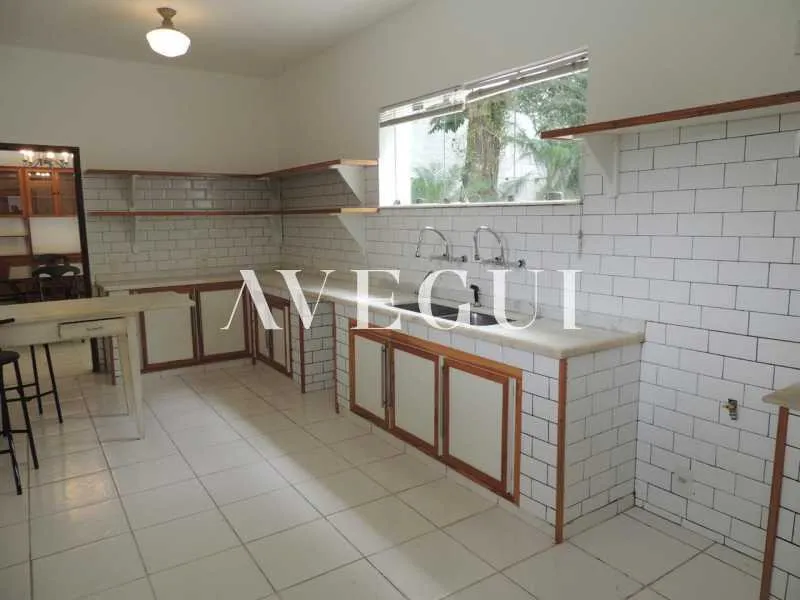 600 m² house with 4 bedrooms and a closed kitchen — photo 22
