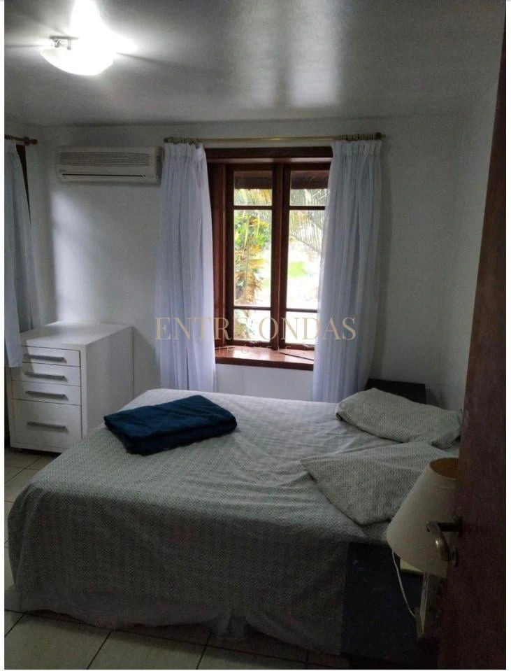 4-bedroom house with a bathtub in Florianópolis — photo 7