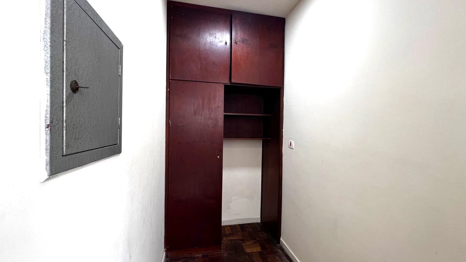 3-bedroom apartment with wood or laminate floors in Curitiba — photo 20