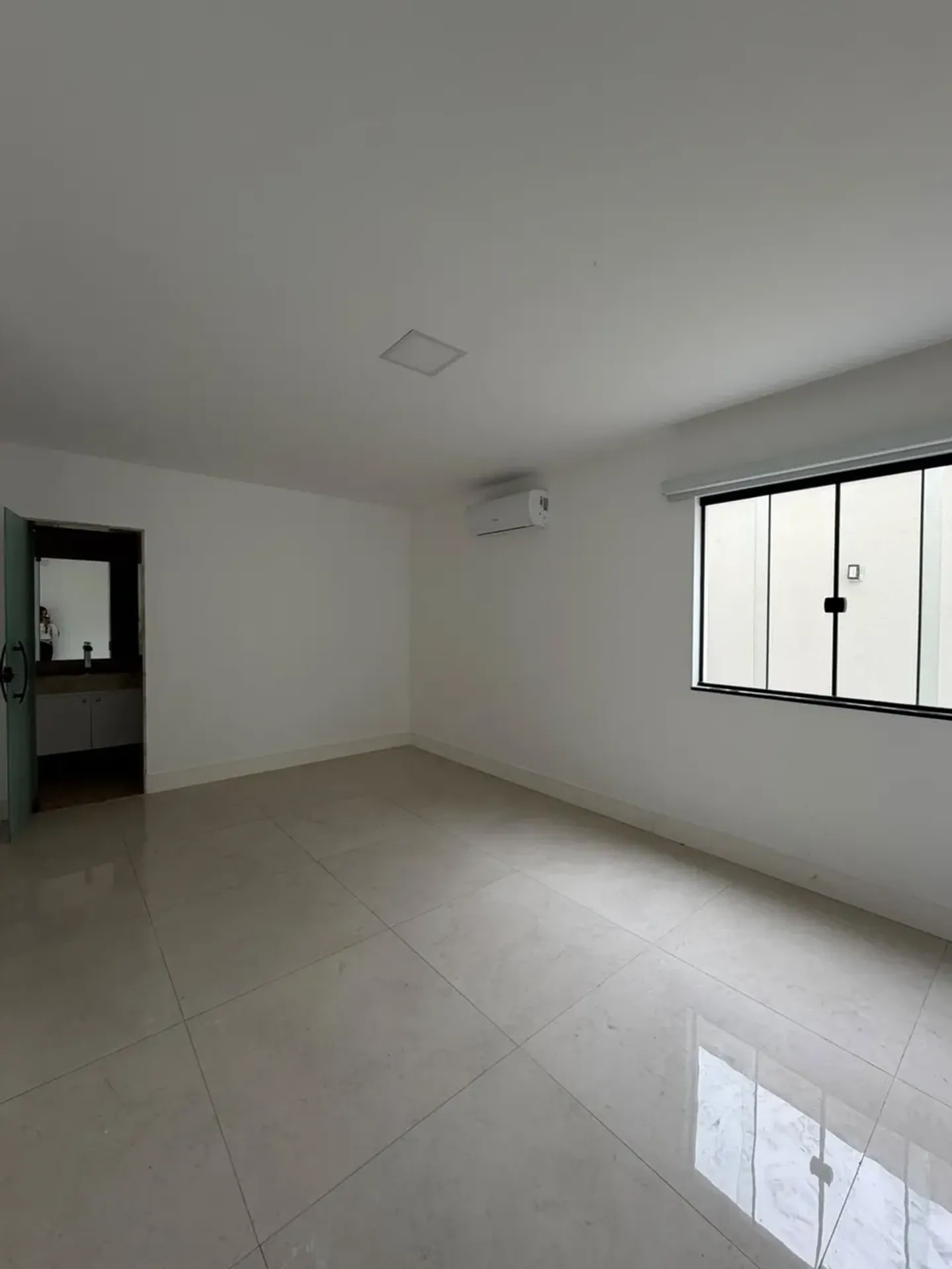 House, 370 m², with floor-to-ceiling windows — photo 20