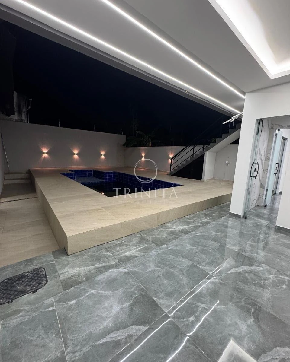 6-bedroom house, 3 with their own bathrooms, 350 m² — photo 27