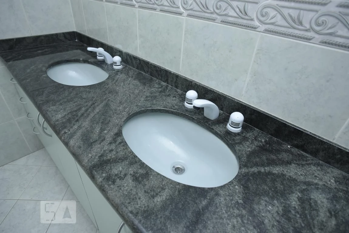 4-bedroom apartment (2 en-suite) with separate kitchen — photo 15