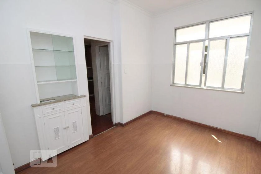 Apartment, 180 m², with wood or laminate floors — photo 3