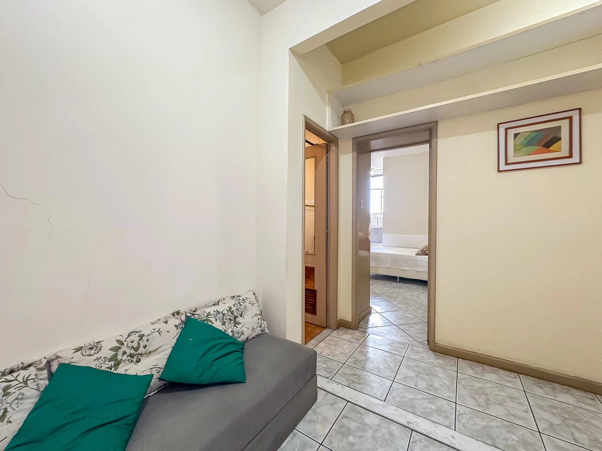 Furnished 2-bedroom apartment with separate kitchen — photo 4