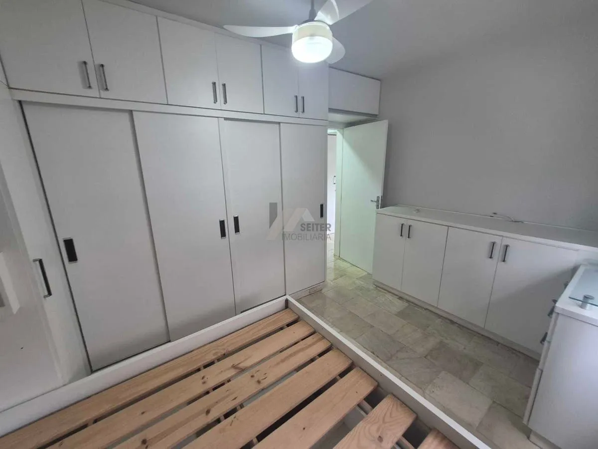 3-bedroom apartment with a glass-enclosed balcony — photo 25