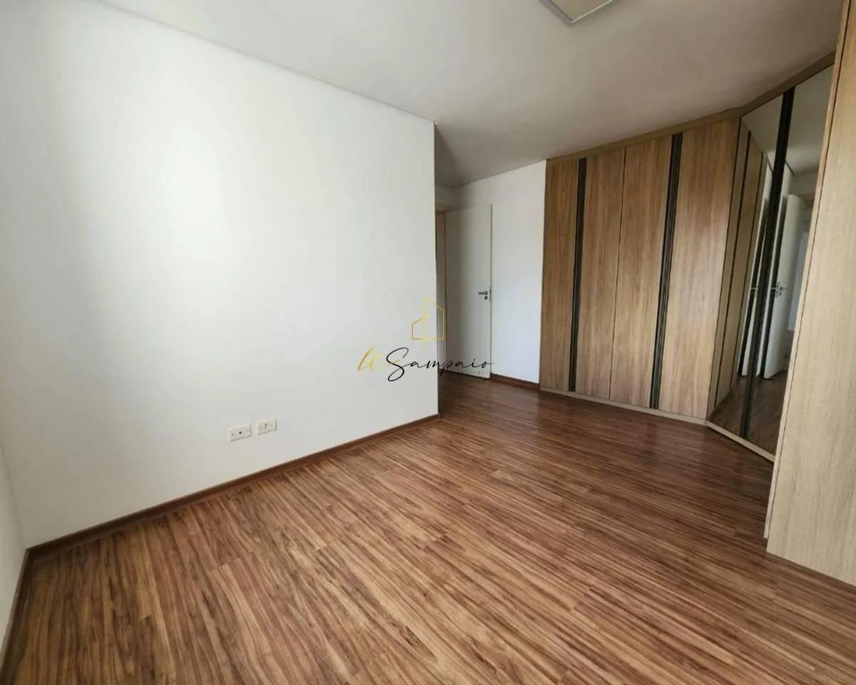 2-bedroom apartment with a glass-enclosed balcony — photo 10