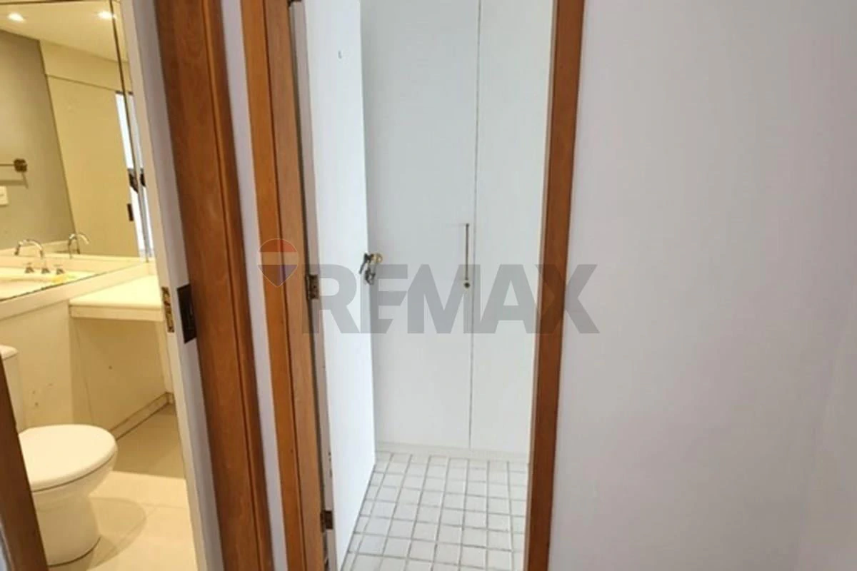 Apartamento de 1 quarto com sacada de vidro e 67 m² — photo 18