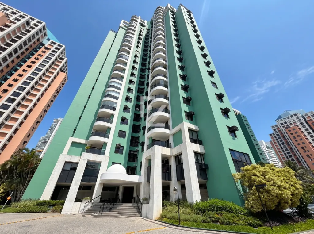 Duplex apartment on the 20th floor with city and water views — photo 3