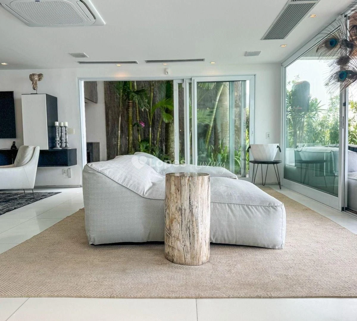 House with 5 en-suite bedrooms, 8 baths and 3 parking — photo 49
