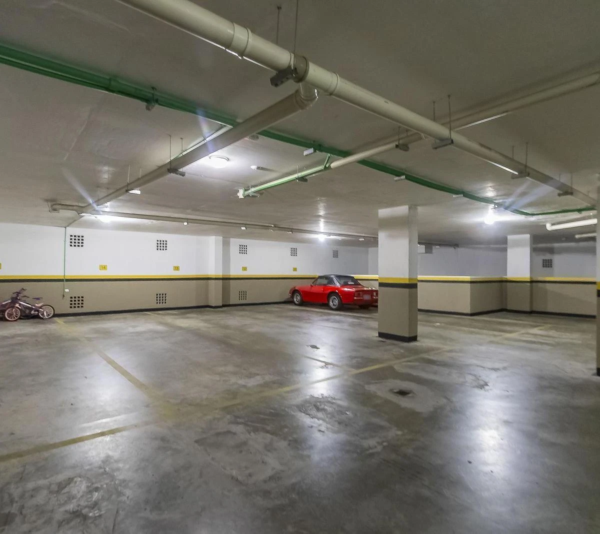 Квартира 71 м² с застеклённым балконом и панорамными окнами — photo 17