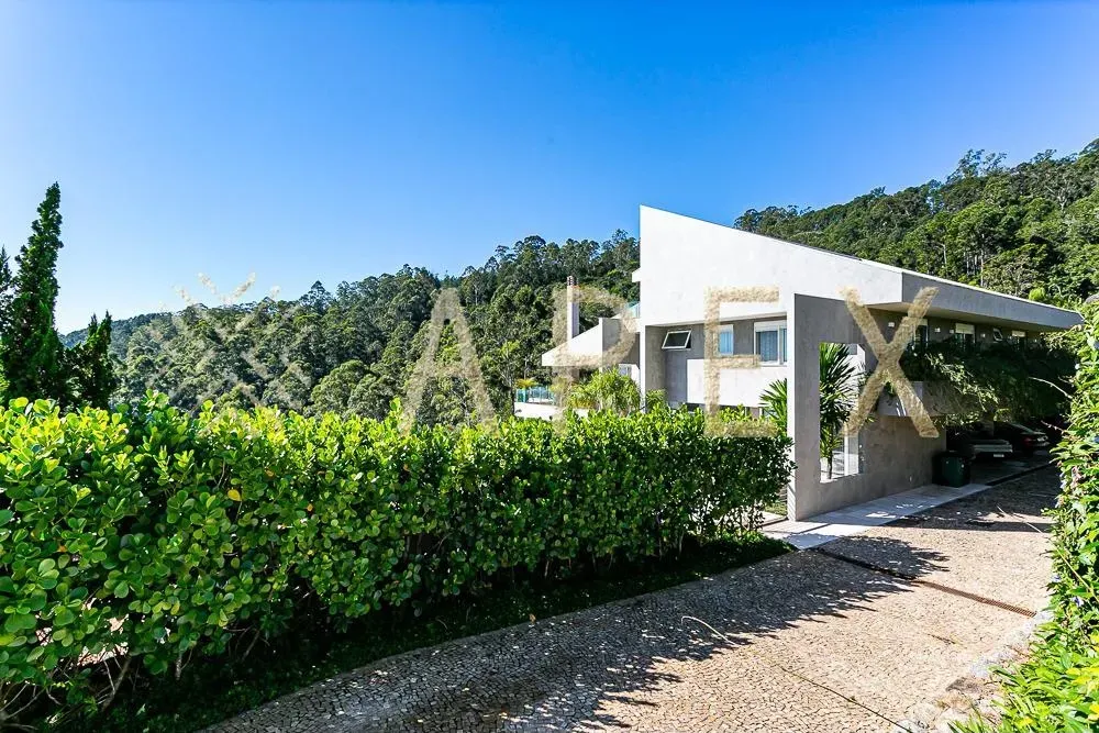 6 en-suite bedrooms, 9 bathrooms, 1600 m² and BBQ — photo 50