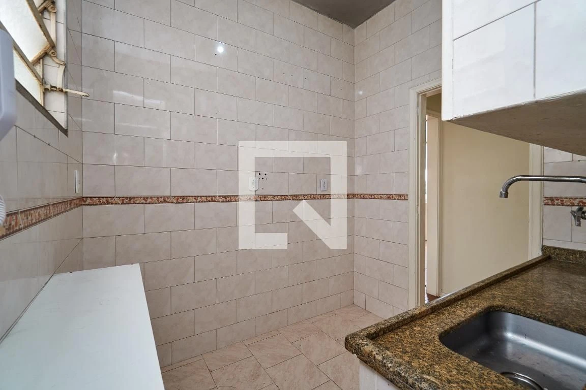 2-bedroom apartment with a bathtub — photo 19