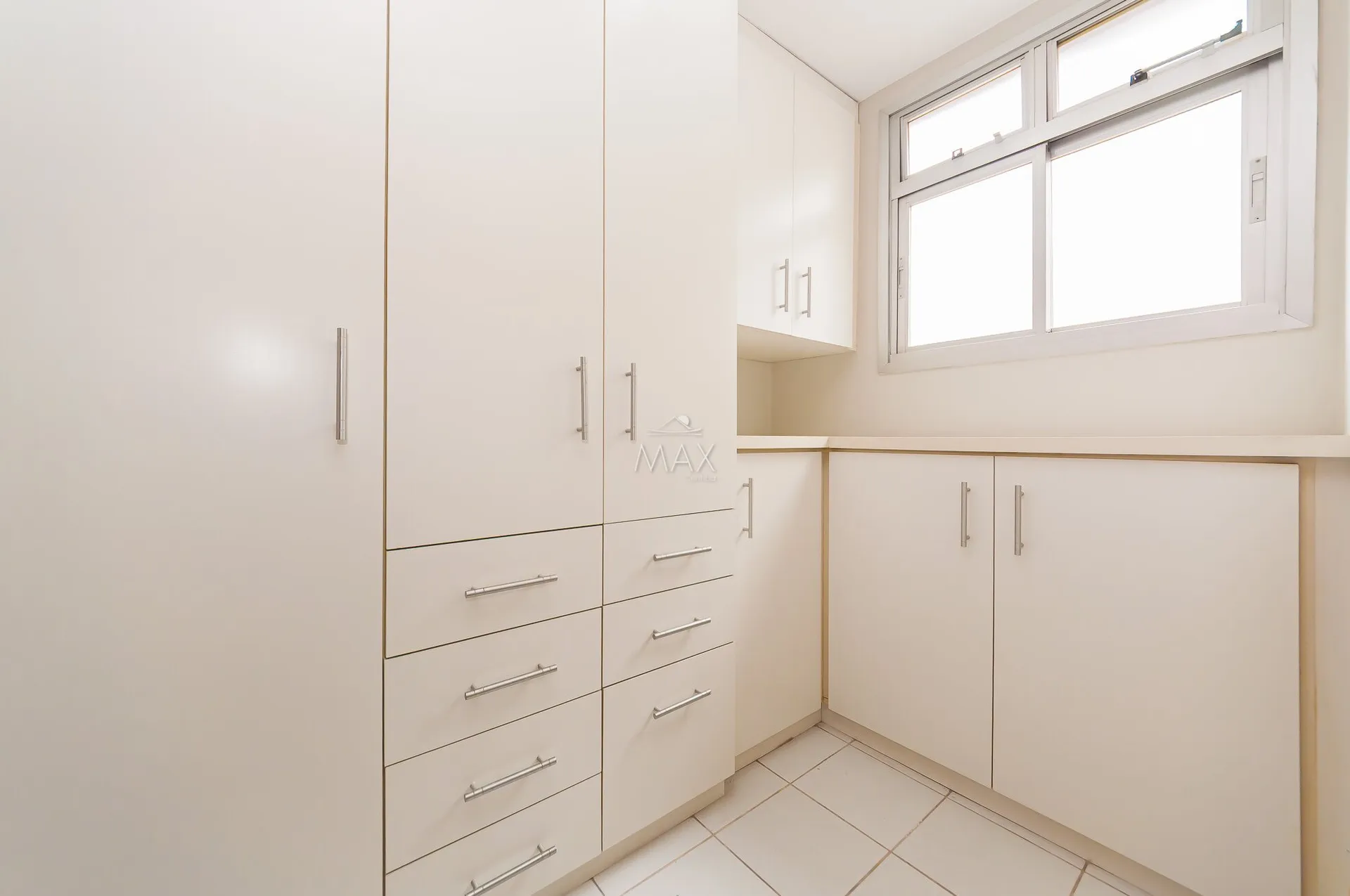 Furnished apartment, 89 m², with a glass-enclosed balcony — photo 11