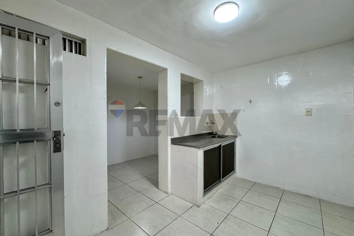 Casa com 3 quartos e 3 banheiros, com varanda e terraço