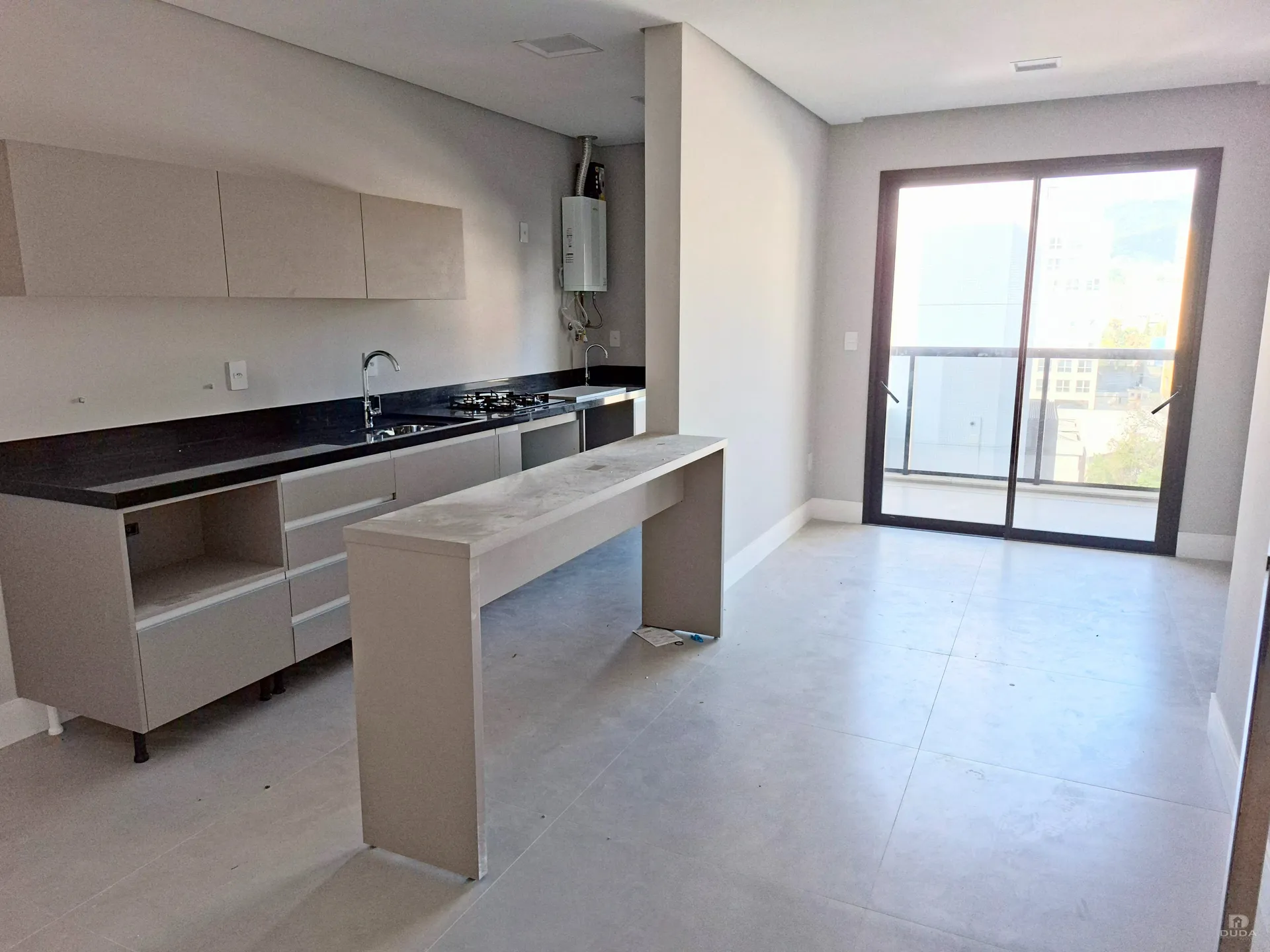 Apartamento de 2 dormitórios com 79 m² e sacada