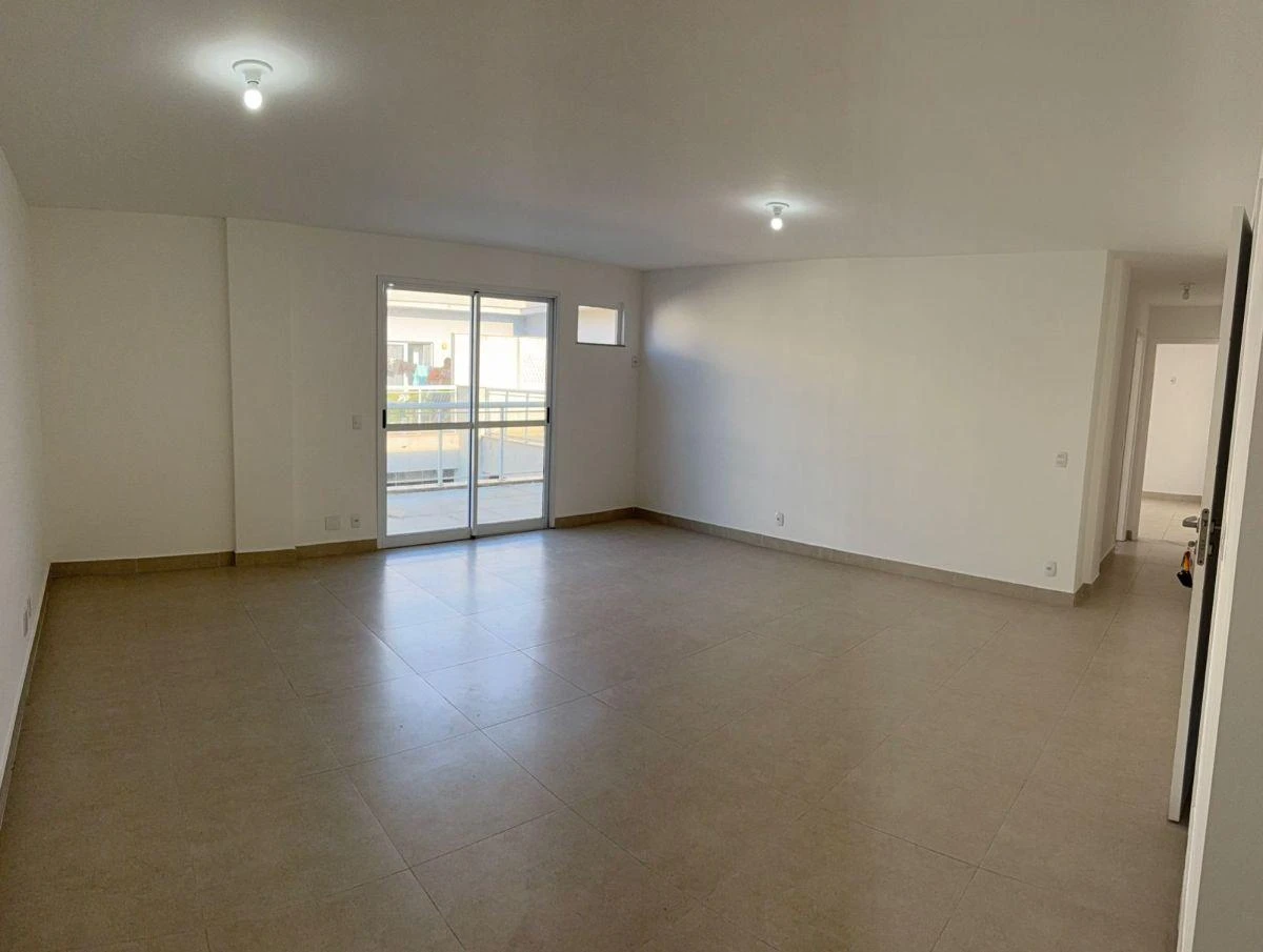 145 m² top-floor home with balcony and 2 parking spots — photo 5
