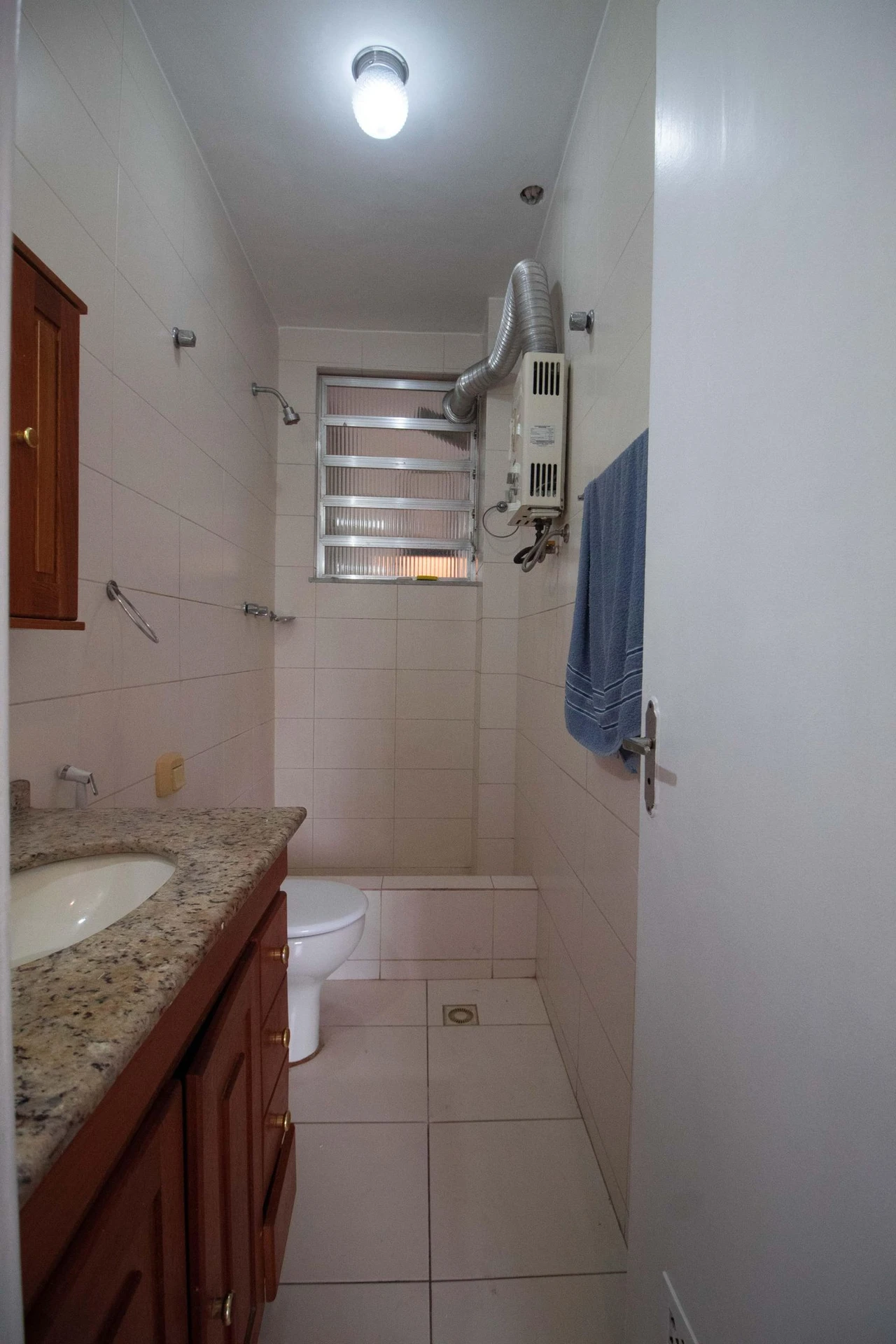 Apartamento de 2 quartos com piso de madeira ou laminado — photo 6