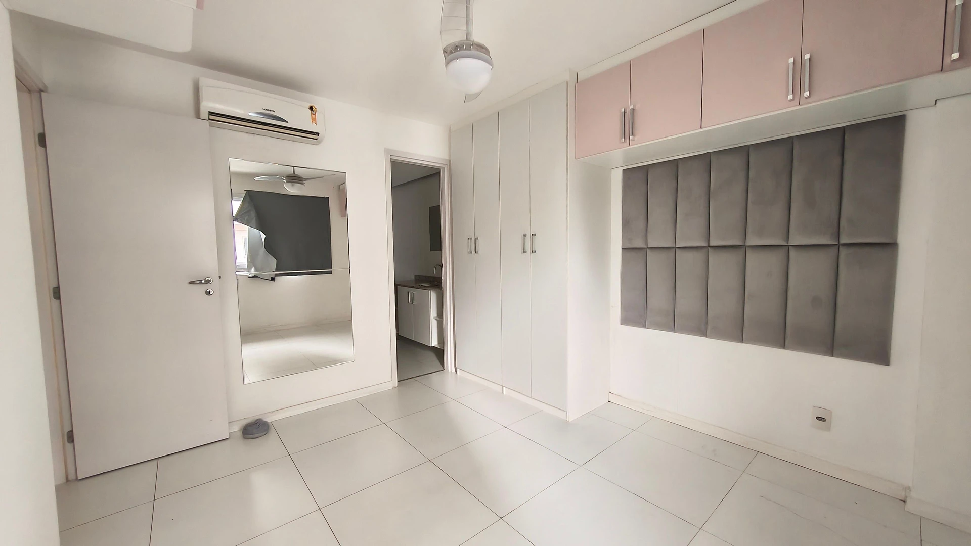 Glass-enclosed balcony in a 3-bedroom apartment, 87 m² — photo 10