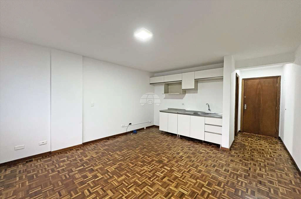1-bedroom apartment with 32 m² and wood floors — photo 2