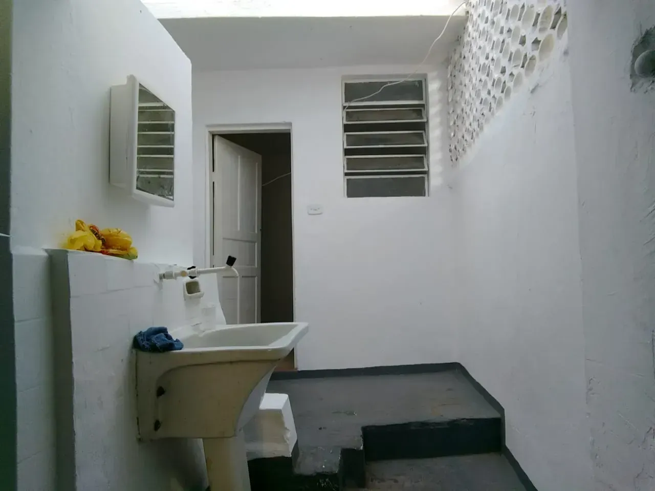 Casa sem mobília com 4 quartos e 1 banheiro — photo 12