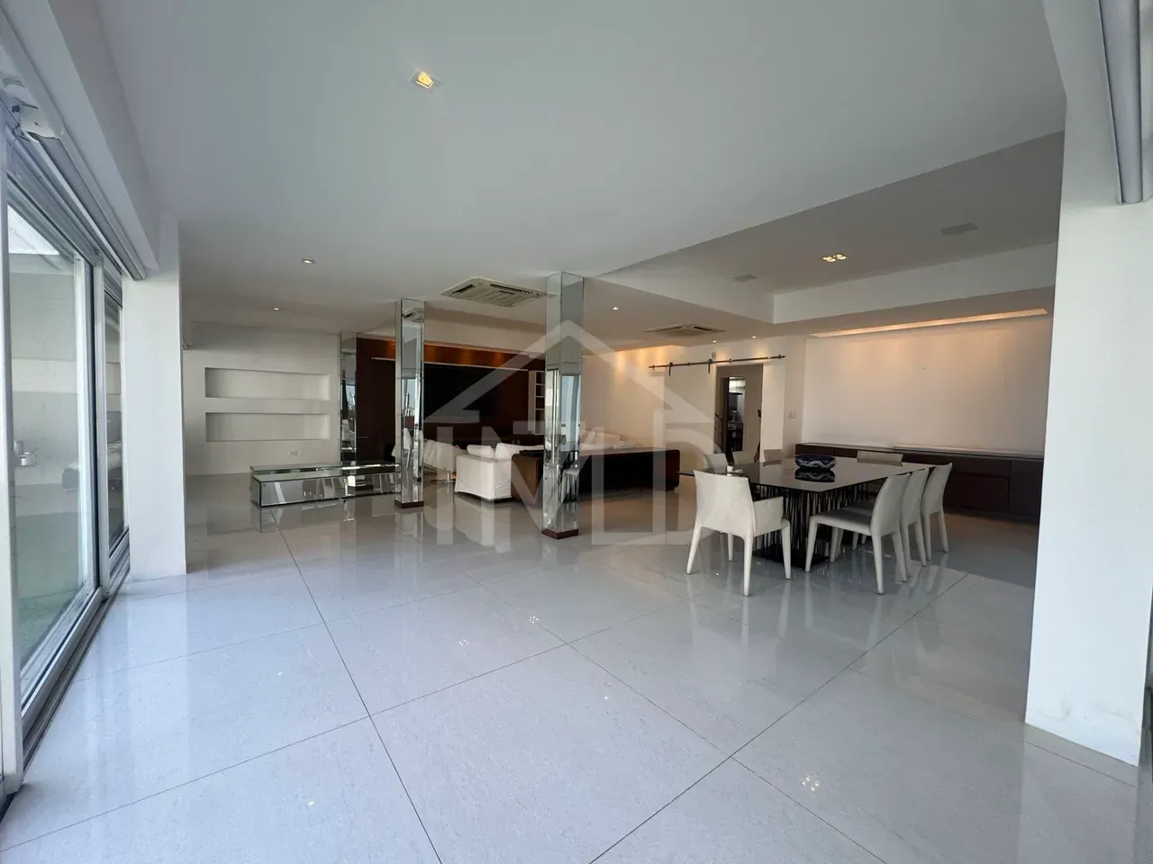 Furnished house with 4 en-suite bedrooms and open kitchen — photo 22