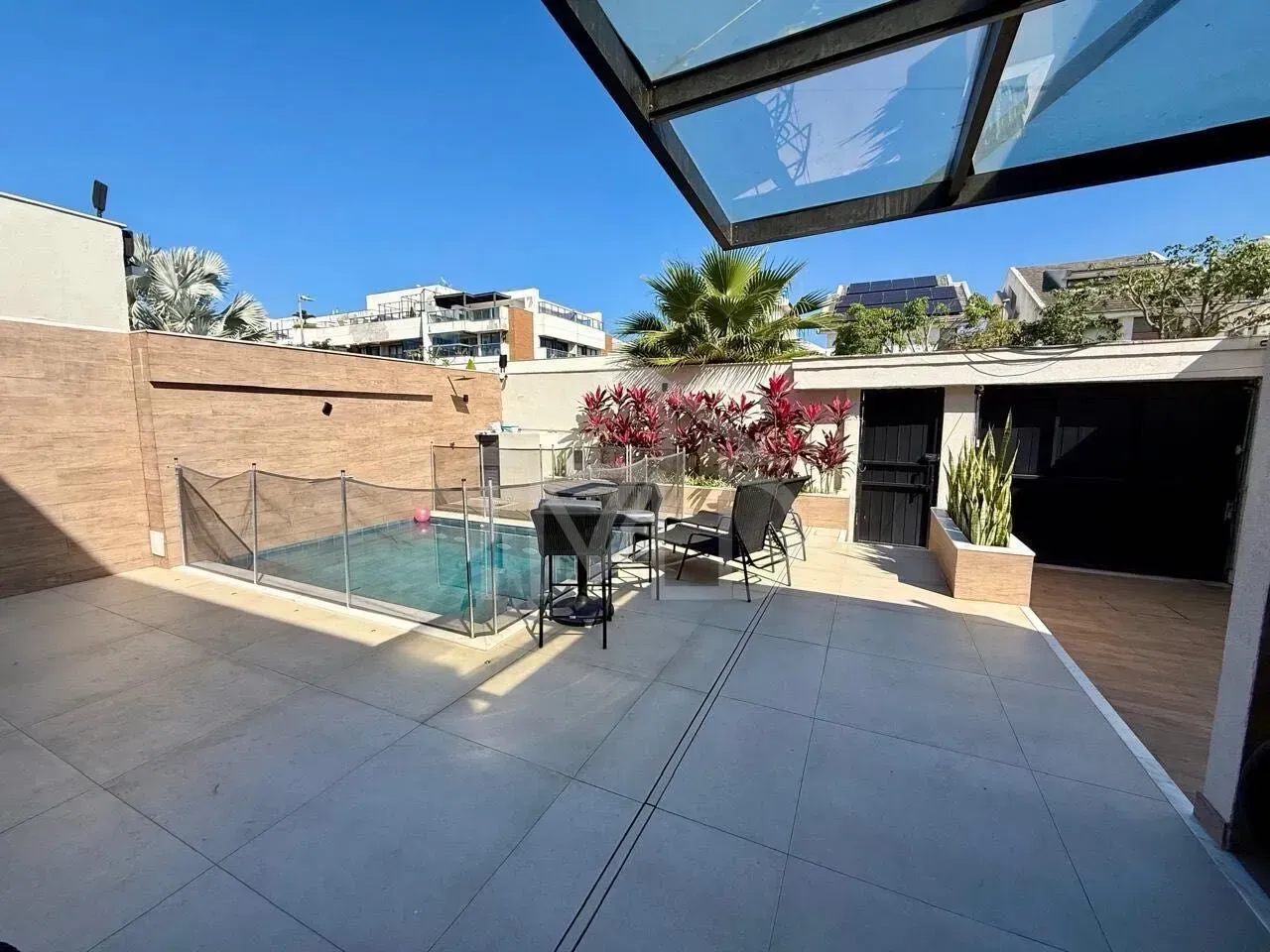 House with 3 suites, pool, 300 m² and 2 parking spots — photo 22