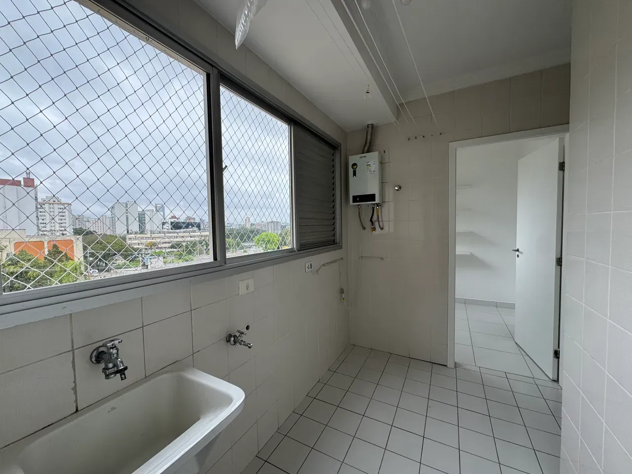 Home office in a 3-bedroom apartment, 120 m² — photo 9