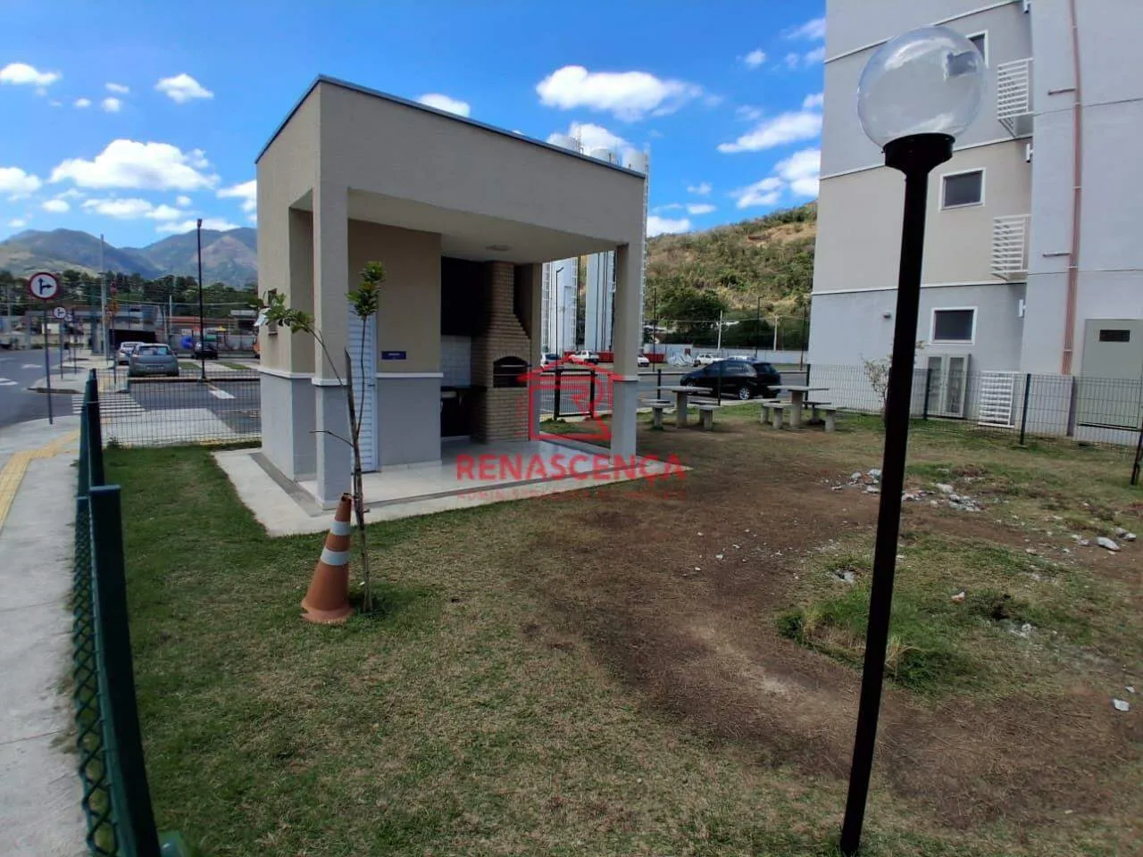 Apartamento com 2 quartos e cozinha com fogão fechado — photo 2