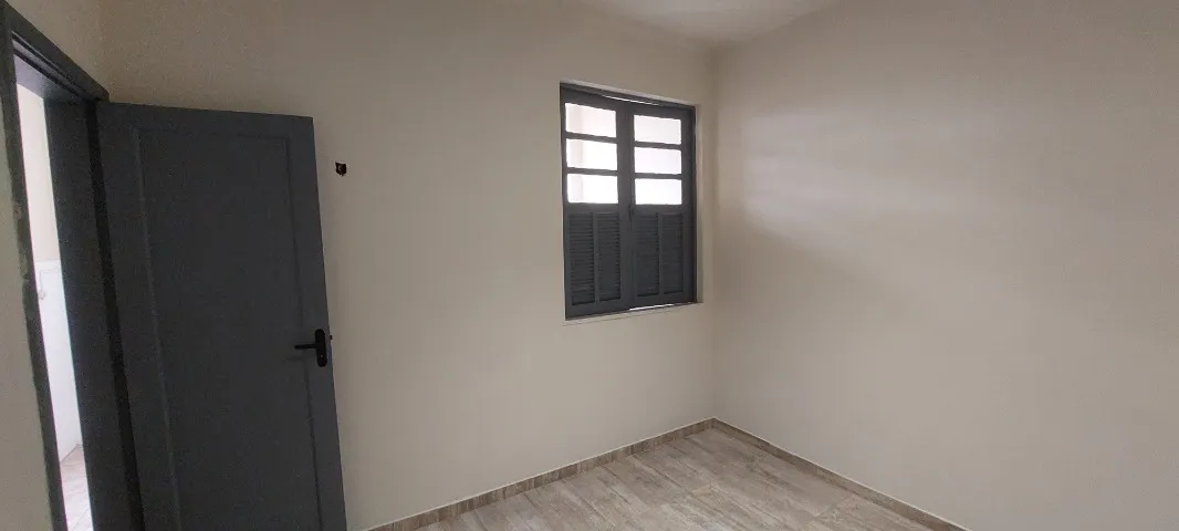 Apartamento con 2 dormitorios y 1 baño con mampara — photo 4