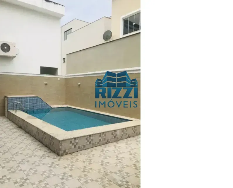 House with 4 bedrooms and a balcony with a built-in grill — photo 5