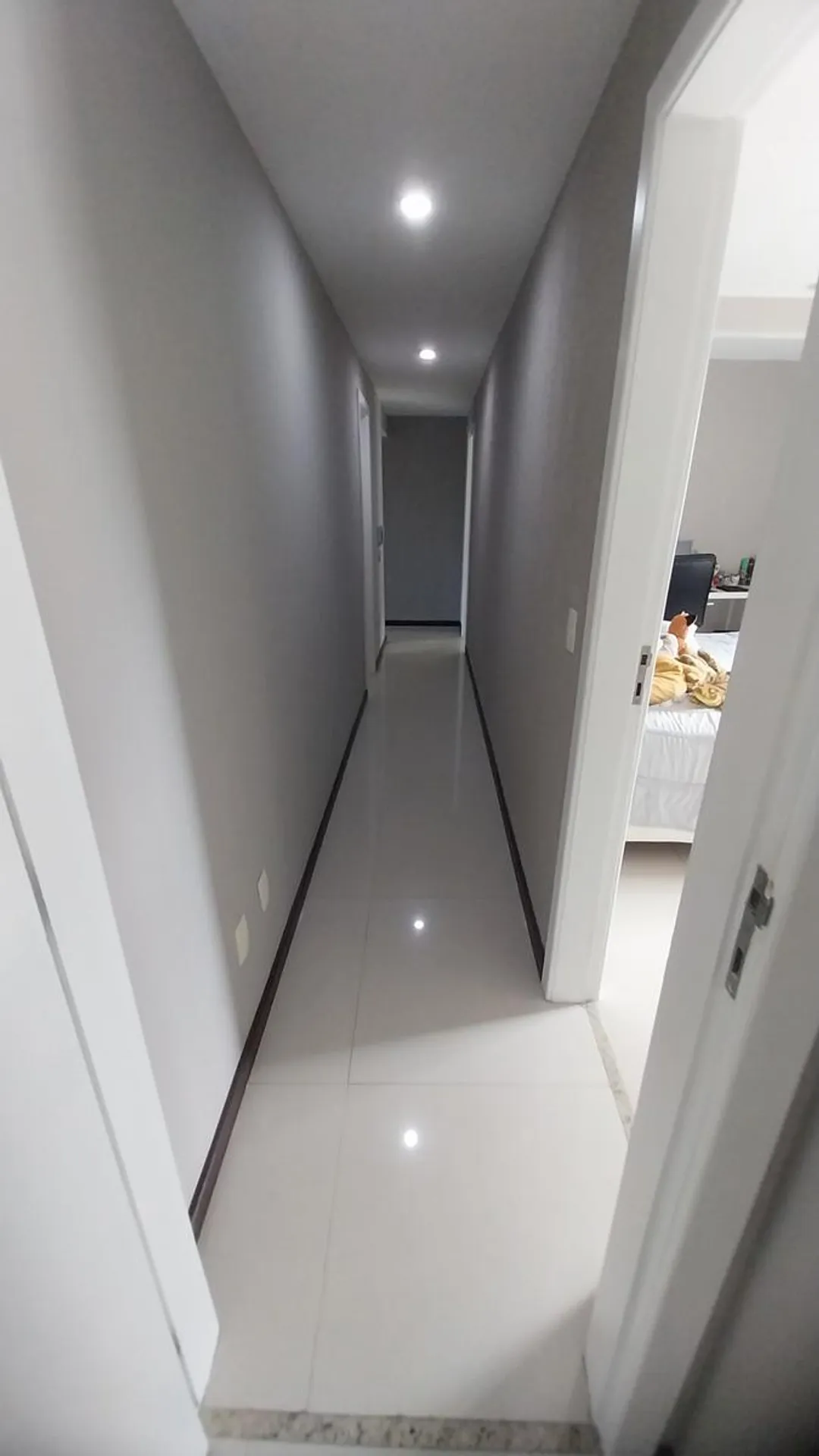 Unfurnished apartment with 4 bedrooms and 5 bathrooms — photo 41