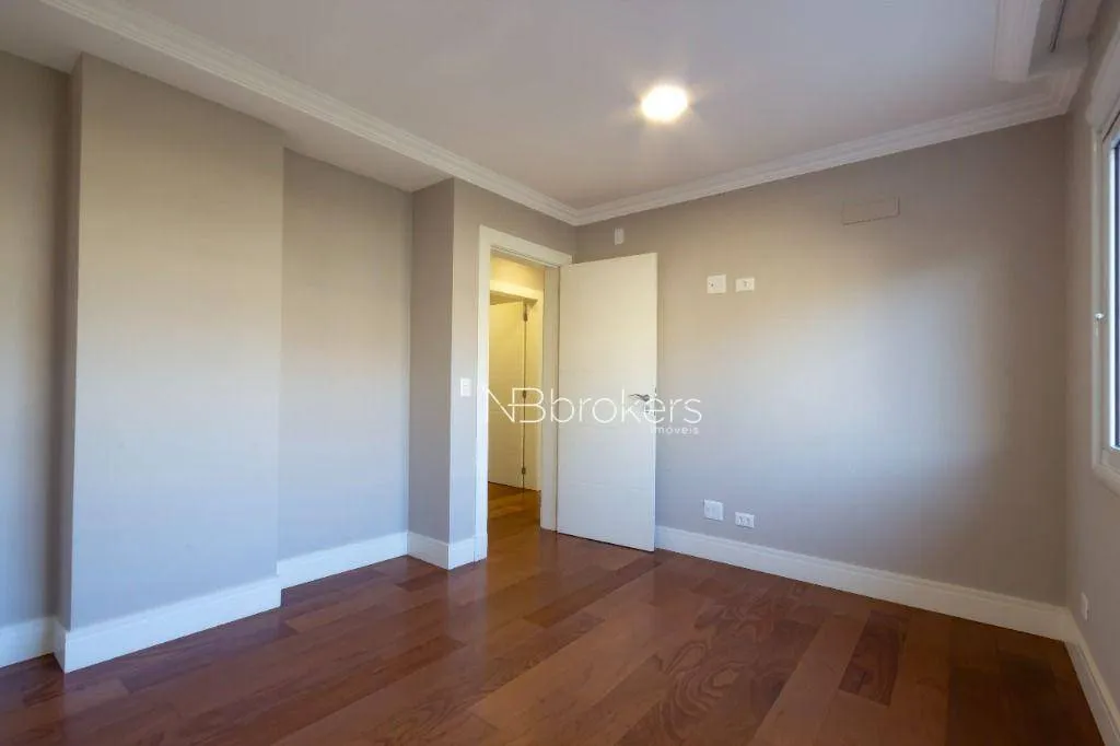 Condo house with 4 bedrooms and 5 bathrooms — photo 53