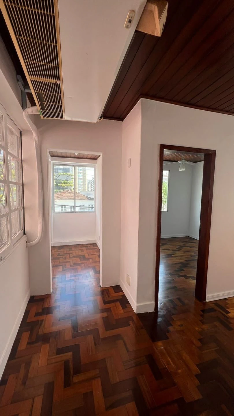 1-bedroom house with fitted kitchen cabinets — photo 4