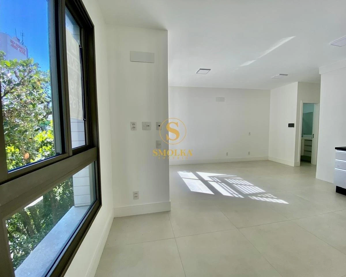 Studio in a building with a pool — photo 36