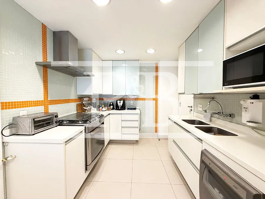 Apartamento de 3 dormitórios com 240 m² e 3 vagas — photo 36