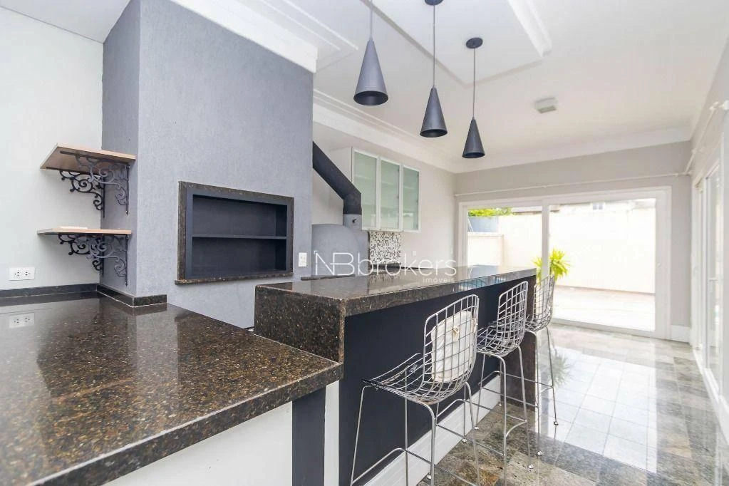 444 m² house with 4 bedrooms, private garden and parking — photo 33