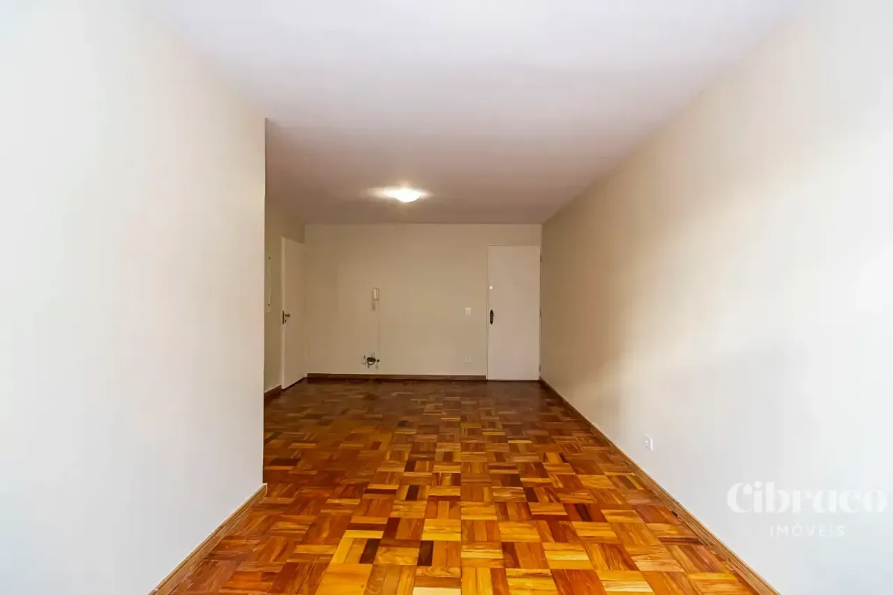 Apartamento de aluguel com 2 quartos e piso de madeira — photo 11