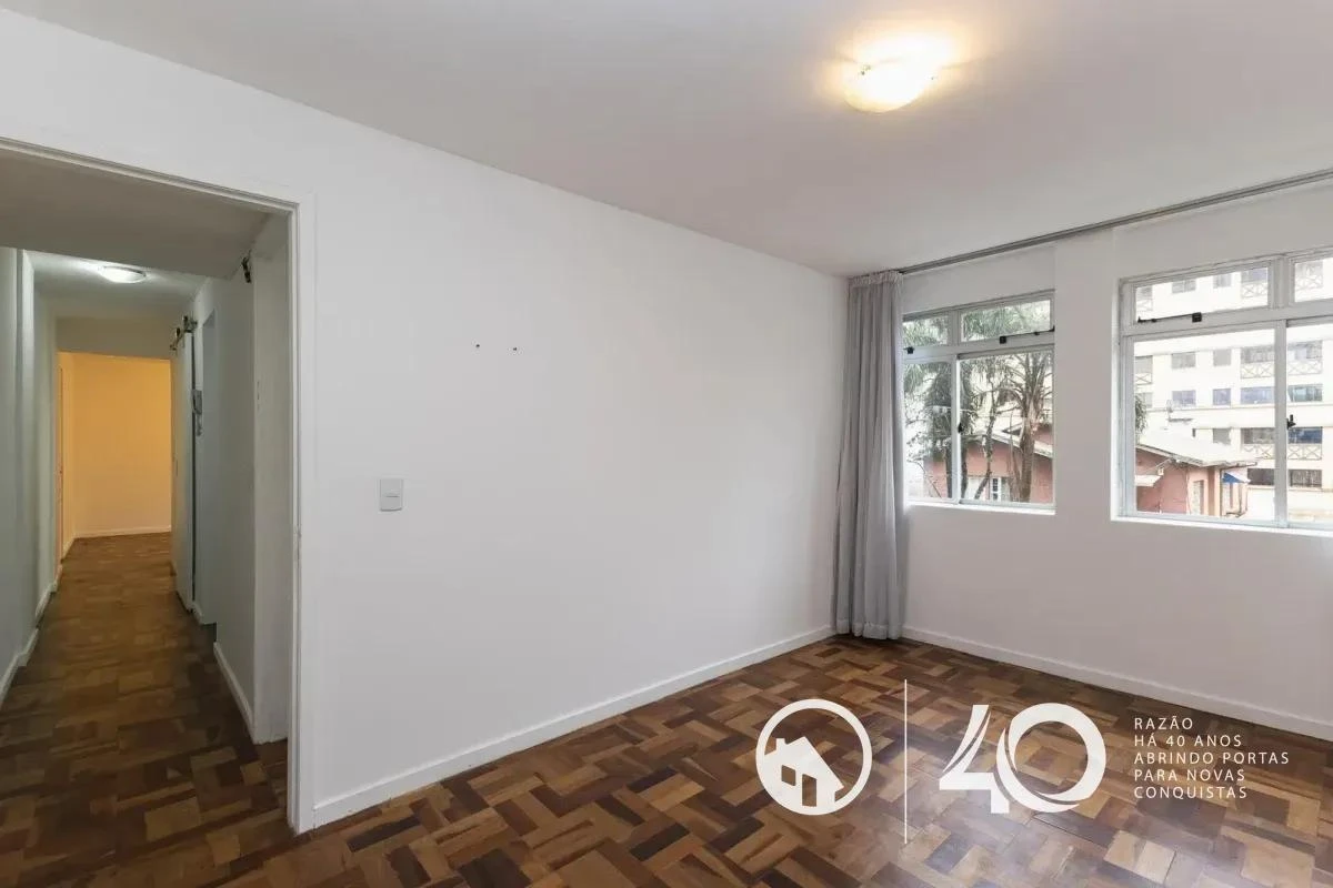 2-bedroom apartment with wood or laminate floors in Curitiba — photo 18